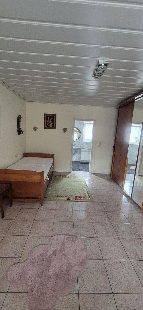 Prenájom bytu 3-izbový 110 m², Eudenbacherstr 134, Königswinter, Severné Porýnie - Westfálsko Prenájom bytu 3-izbový 110 m², Eudenbacherstr 134, Königswinter, Severné Porýnie - Westfálsko