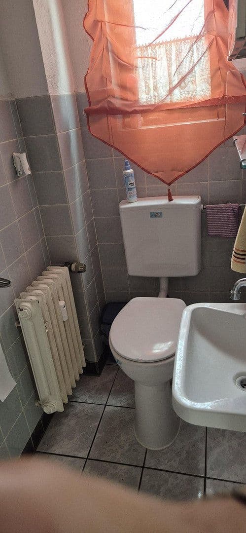 Prenájom bytu 3-izbový 110 m², Eudenbacherstr 134, Königswinter, Severné Porýnie - Westfálsko Prenájom bytu 3-izbový 110 m², Eudenbacherstr 134, Königswinter, Severné Porýnie - Westfálsko