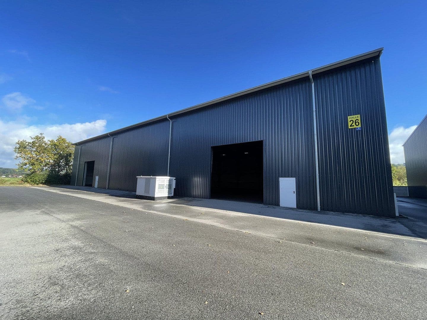 Prenájom nebytového priestoru 1.600 m², Im Gewerbepark 1, Hunderdorf, Bavorsko Prenájom nebytového priestoru 1.600 m², Im Gewerbepark 1, Hunderdorf, Bavorsko