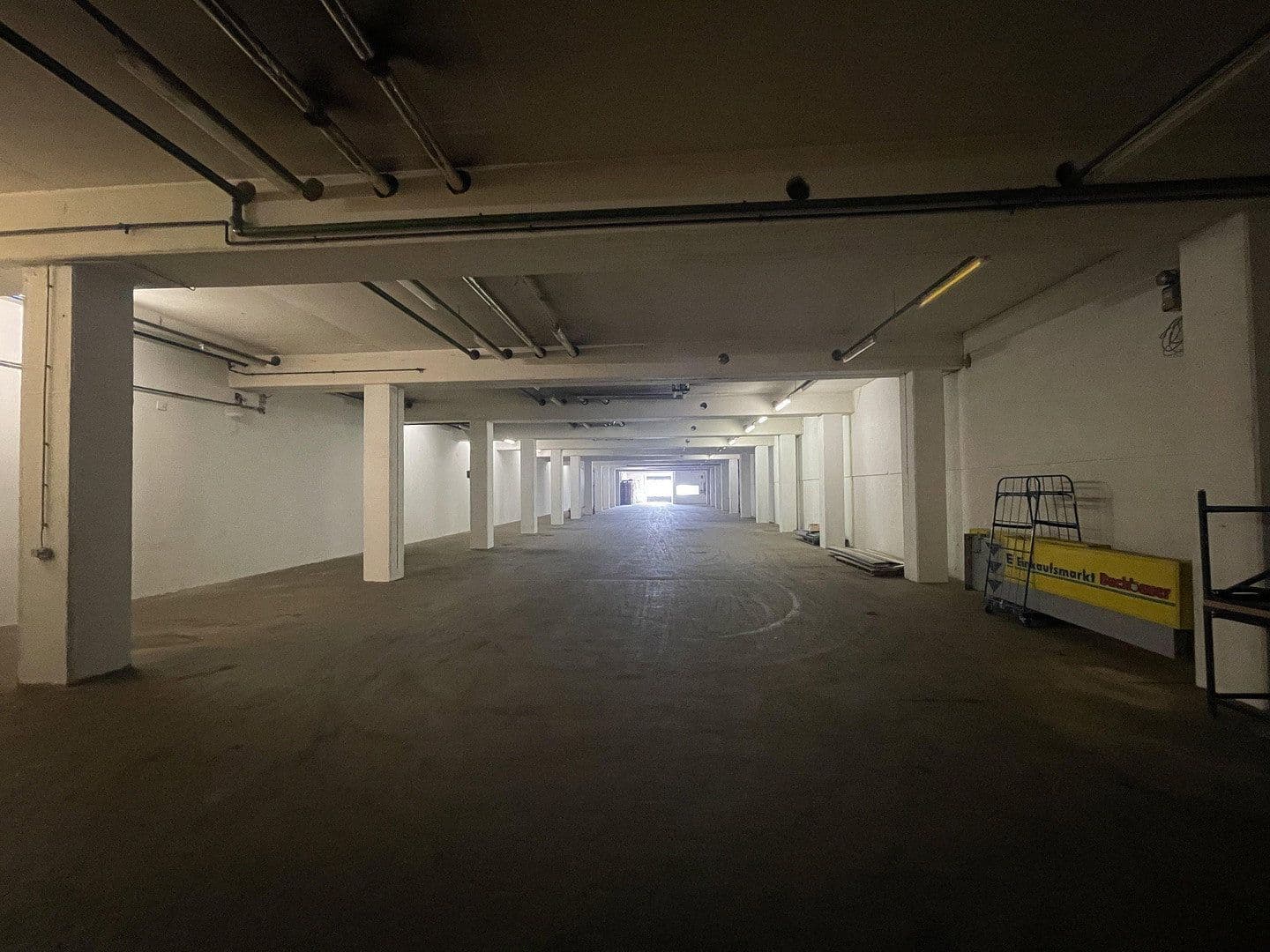 Prenájom nebytového priestoru 750 m², Im Gewerbepark 1, Hunderdorf, Bavorsko Prenájom nebytového priestoru 750 m², Im Gewerbepark 1, Hunderdorf, Bavorsko