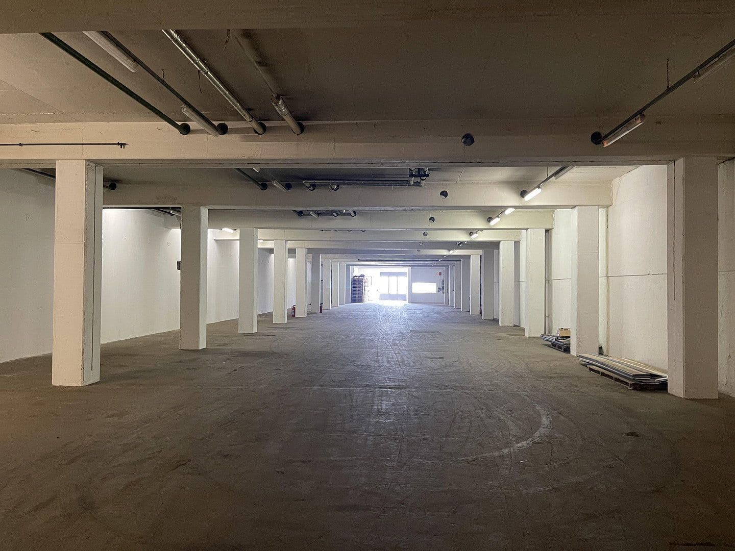 Prenájom nebytového priestoru 750 m², Im Gewerbepark 1, Hunderdorf, Bavorsko Prenájom nebytového priestoru 750 m², Im Gewerbepark 1, Hunderdorf, Bavorsko