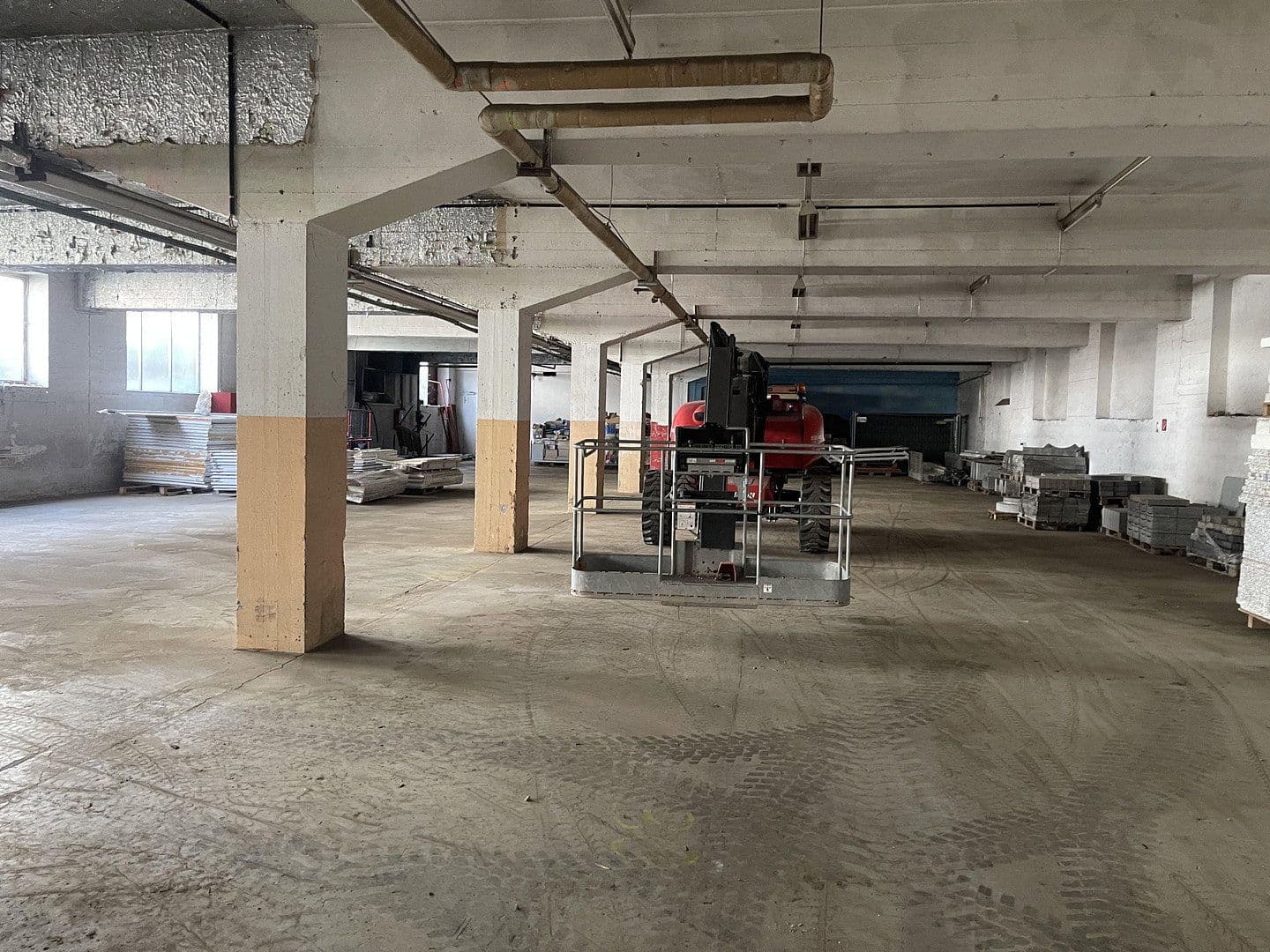 Prenájom nebytového priestoru 1.995 m², Im Gewerbepark 1, Hunderdorf, Bavorsko Prenájom nebytového priestoru 1.995 m², Im Gewerbepark 1, Hunderdorf, Bavorsko