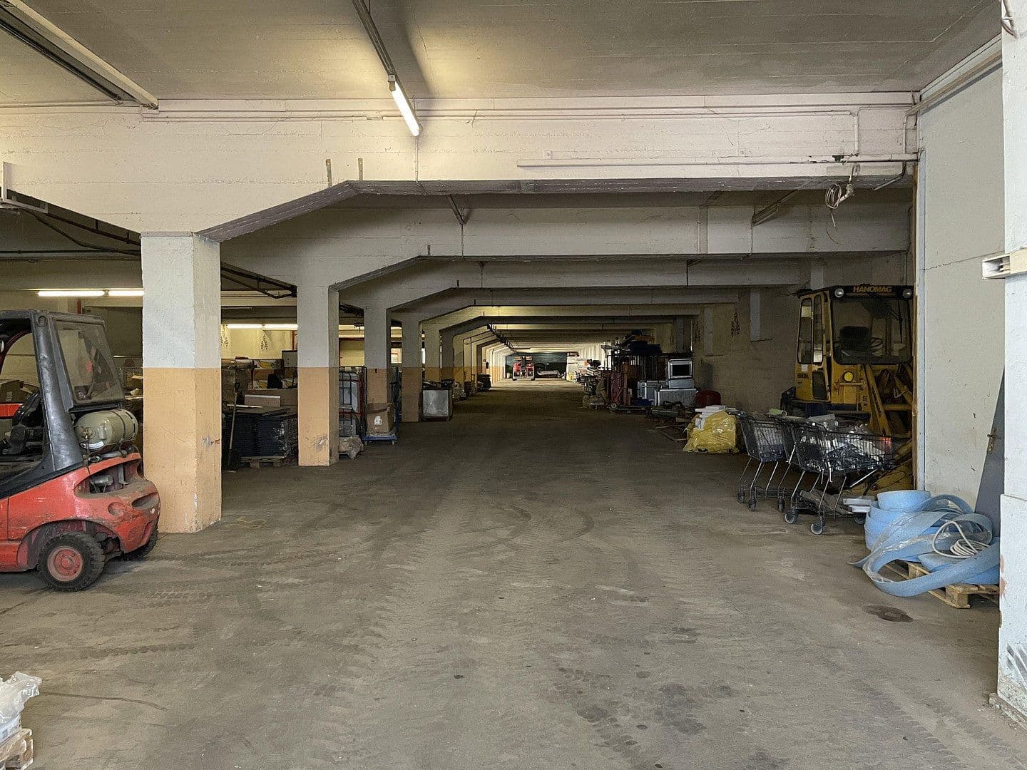 Prenájom nebytového priestoru 1.995 m², Im Gewerbepark 1, Hunderdorf, Bavorsko Prenájom nebytového priestoru 1.995 m², Im Gewerbepark 1, Hunderdorf, Bavorsko