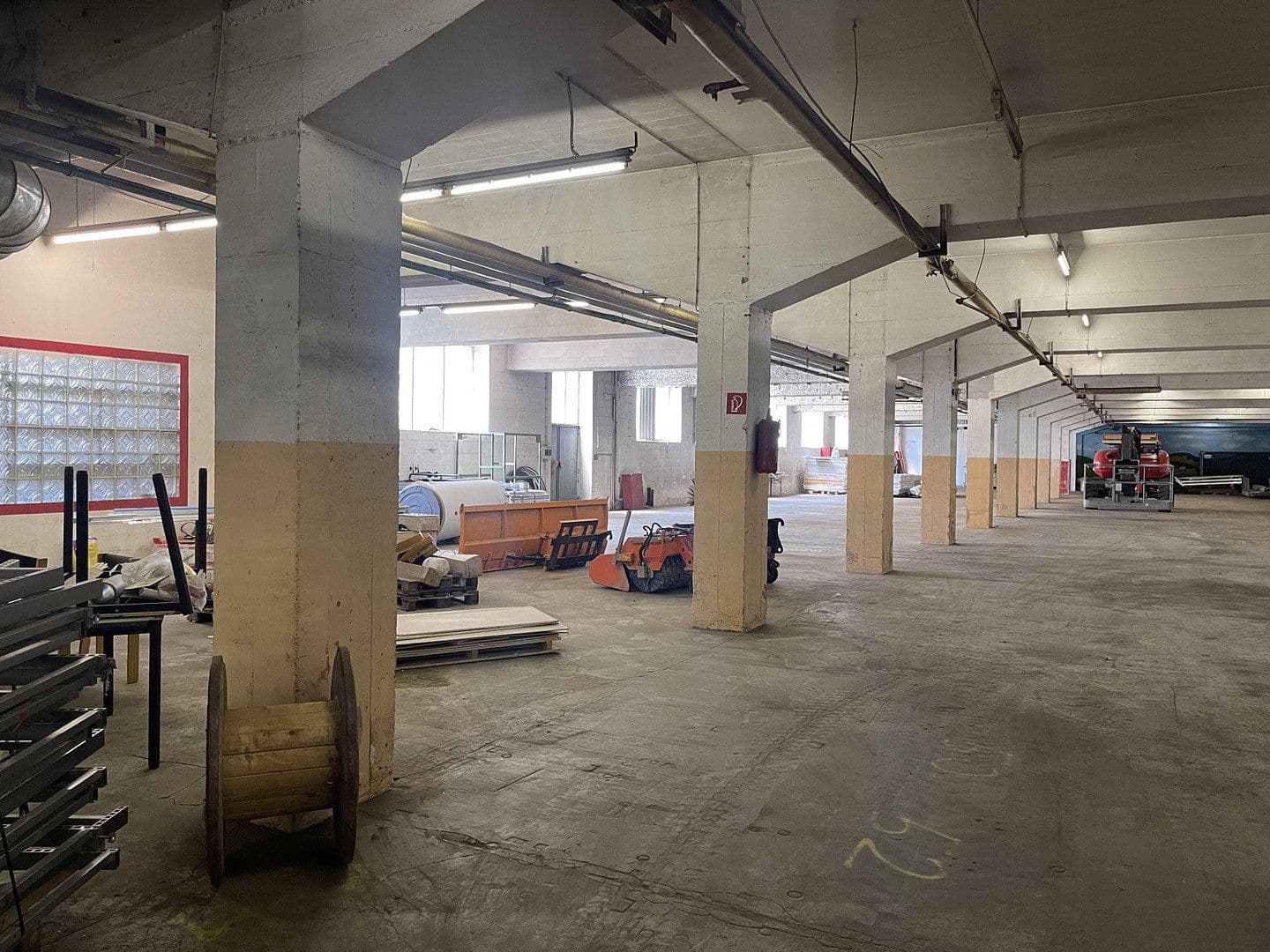 Prenájom nebytového priestoru 1.995 m², Im Gewerbepark 1, Hunderdorf, Bavorsko Prenájom nebytového priestoru 1.995 m², Im Gewerbepark 1, Hunderdorf, Bavorsko