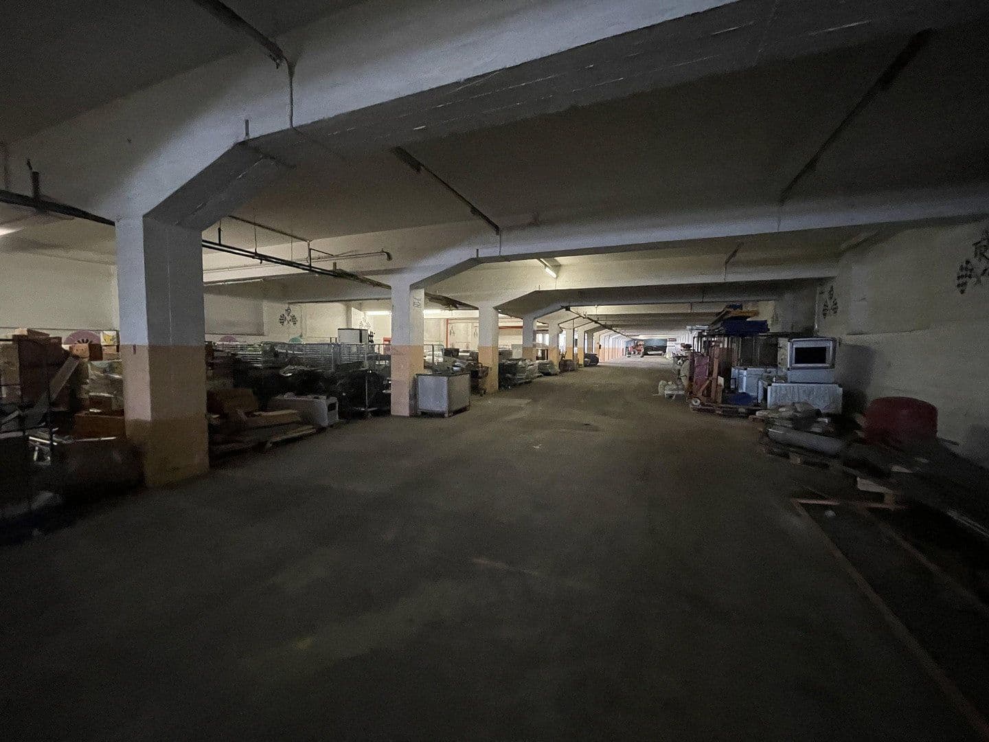 Prenájom nebytového priestoru 1.995 m², Im Gewerbepark 1, Hunderdorf, Bavorsko Prenájom nebytového priestoru 1.995 m², Im Gewerbepark 1, Hunderdorf, Bavorsko
