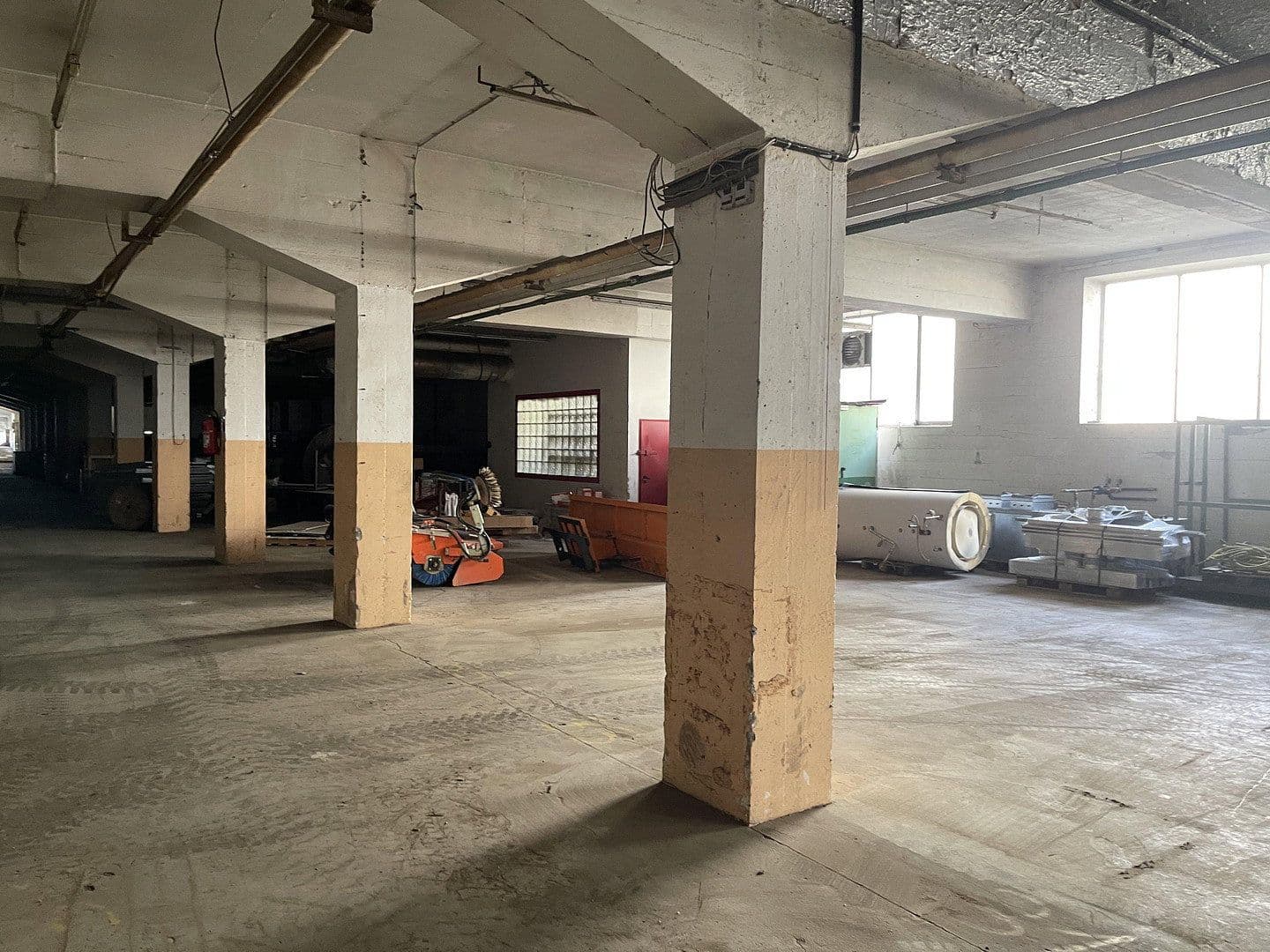 Prenájom nebytového priestoru 1.995 m², Im Gewerbepark 1, Hunderdorf, Bavorsko Prenájom nebytového priestoru 1.995 m², Im Gewerbepark 1, Hunderdorf, Bavorsko