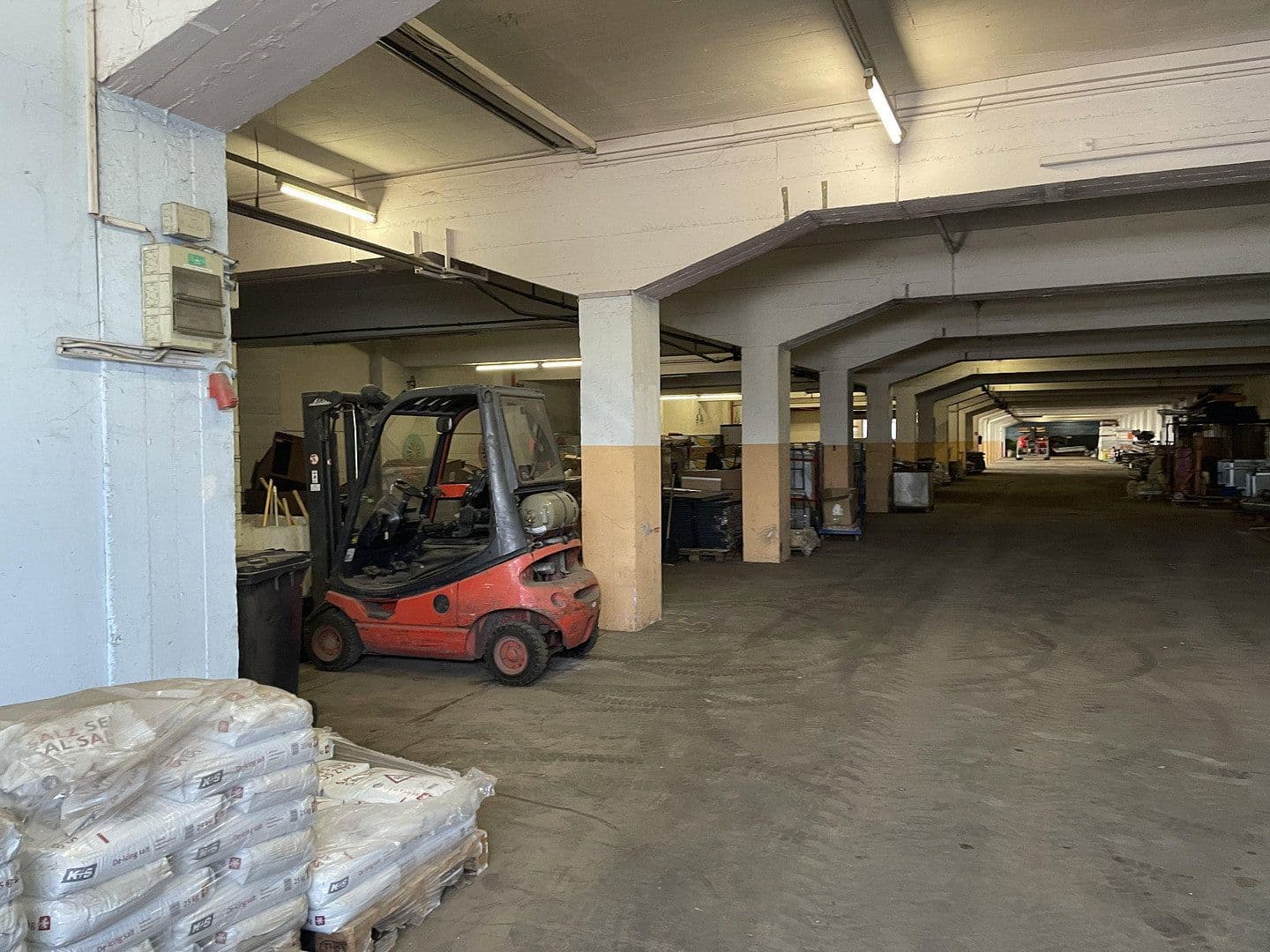 Prenájom nebytového priestoru 1.995 m², Im Gewerbepark 1, Hunderdorf, Bavorsko Prenájom nebytového priestoru 1.995 m², Im Gewerbepark 1, Hunderdorf, Bavorsko