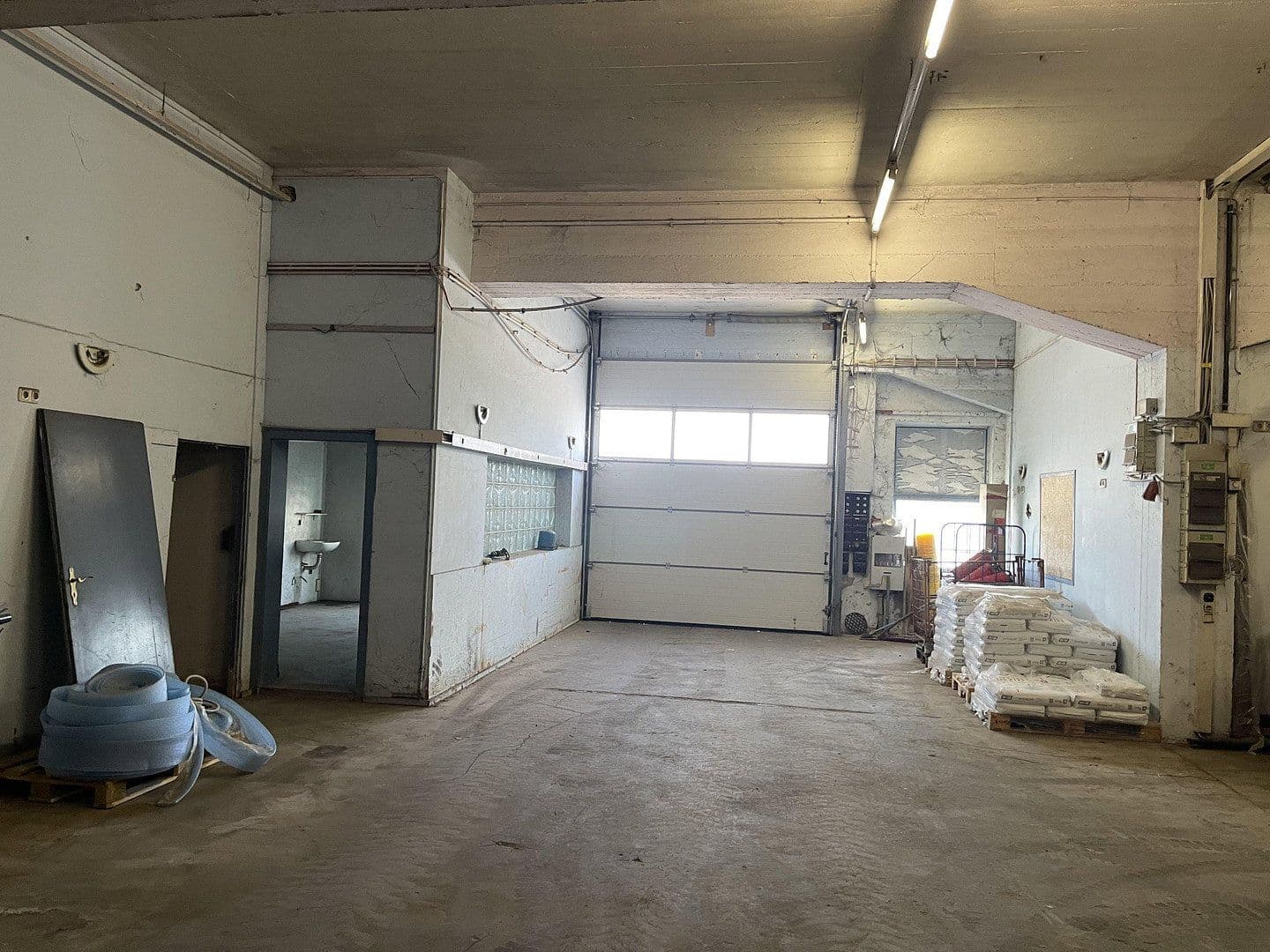 Prenájom nebytového priestoru 1.995 m², Im Gewerbepark 1, Hunderdorf, Bavorsko Prenájom nebytového priestoru 1.995 m², Im Gewerbepark 1, Hunderdorf, Bavorsko