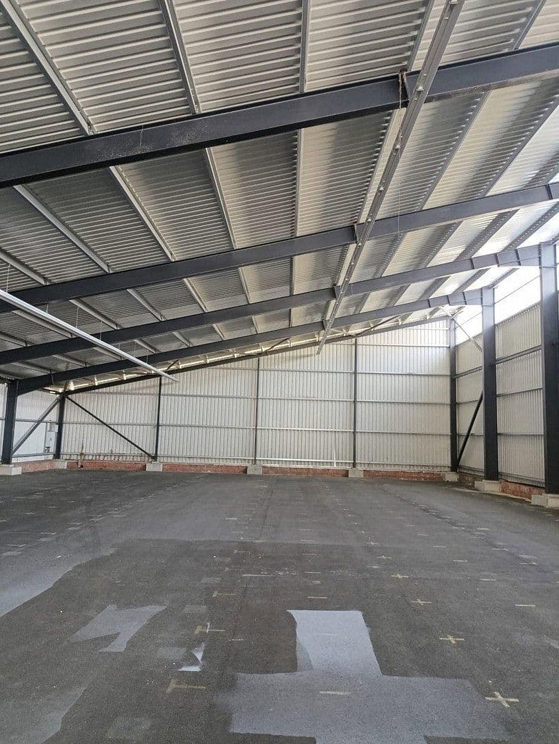 Prenájom nebytového priestoru 1.108 m², Im Gewerbepark 1, Hunderdorf, Bavorsko Prenájom nebytového priestoru 1.108 m², Im Gewerbepark 1, Hunderdorf, Bavorsko