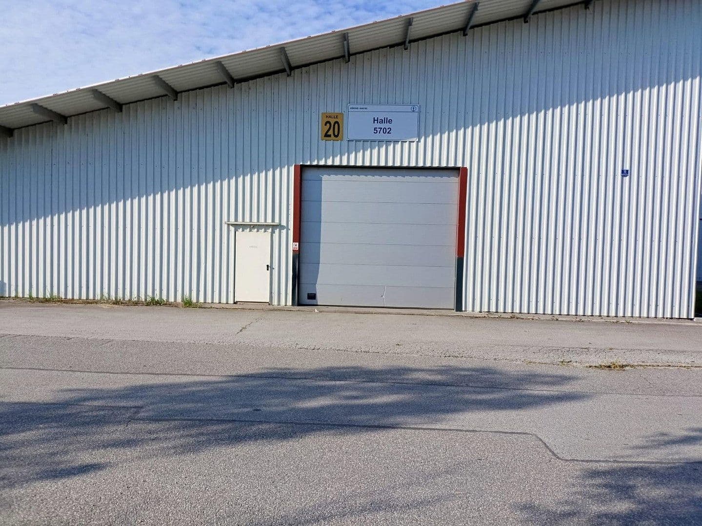 Prenájom nebytového priestoru 1.108 m², Im Gewerbepark 1, Hunderdorf, Bavorsko Prenájom nebytového priestoru 1.108 m², Im Gewerbepark 1, Hunderdorf, Bavorsko