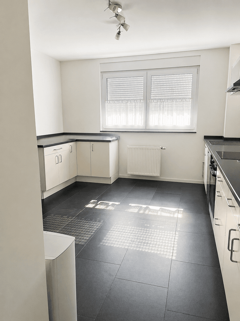 Prenájom bytu 4-izbový 99 m², Richard Dehmel Straße 11, Hattingen, Severné Porýnie - Westfálsko Prenájom bytu 4-izbový 99 m², Richard Dehmel Straße 11, Hattingen, Severné Porýnie - Westfálsko