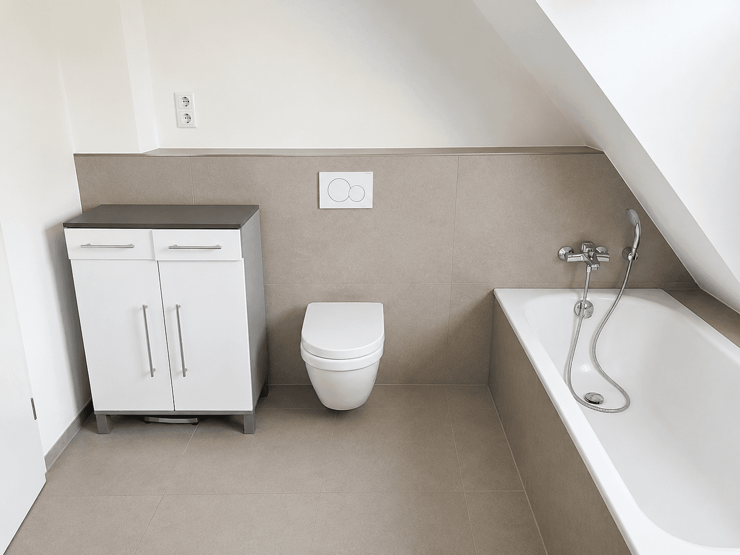 Prenájom bytu 4-izbový 99 m², Richard Dehmel Straße 11, Hattingen, Severné Porýnie - Westfálsko Prenájom bytu 4-izbový 99 m², Richard Dehmel Straße 11, Hattingen, Severné Porýnie - Westfálsko