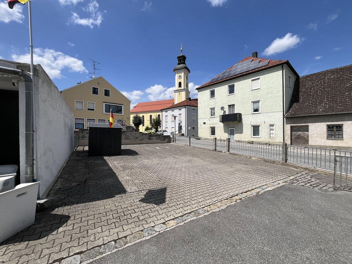 Predaj domu 320 m², pozemok 1.022 m², Eichendorf, Bavorsko Predaj domu 320 m², pozemok 1.022 m², Eichendorf, Bavorsko