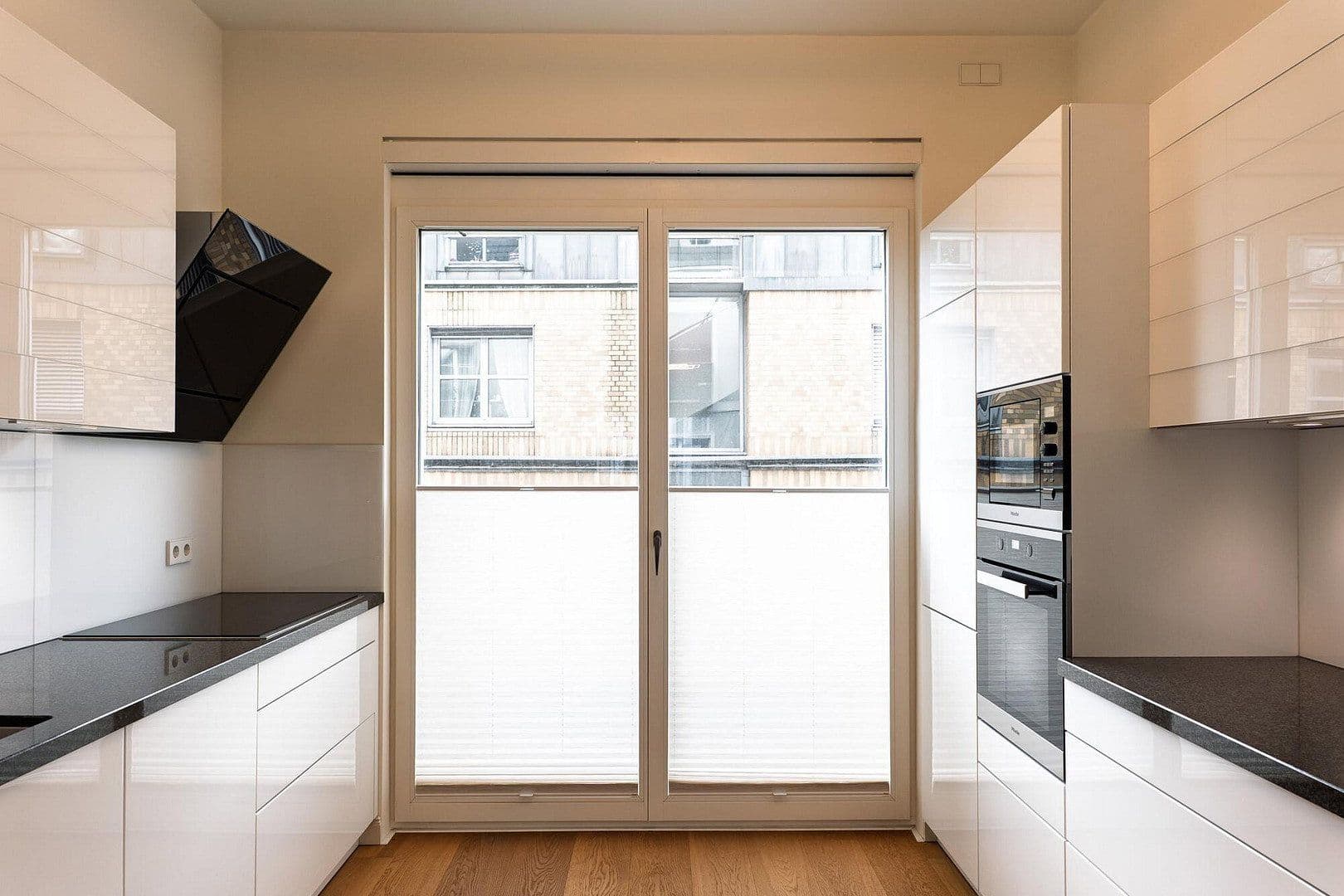 Prenájom bytu 2-izbový 84 m², Ratinger Straße 1, Düsseldorf, Severné Porýnie - Westfálsko Prenájom bytu 2-izbový 84 m², Ratinger Straße 1, Düsseldorf, Severné Porýnie - Westfálsko