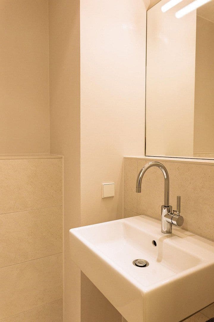 Prenájom bytu 2-izbový 84 m², Ratinger Straße 1, Düsseldorf, Severné Porýnie - Westfálsko Prenájom bytu 2-izbový 84 m², Ratinger Straße 1, Düsseldorf, Severné Porýnie - Westfálsko