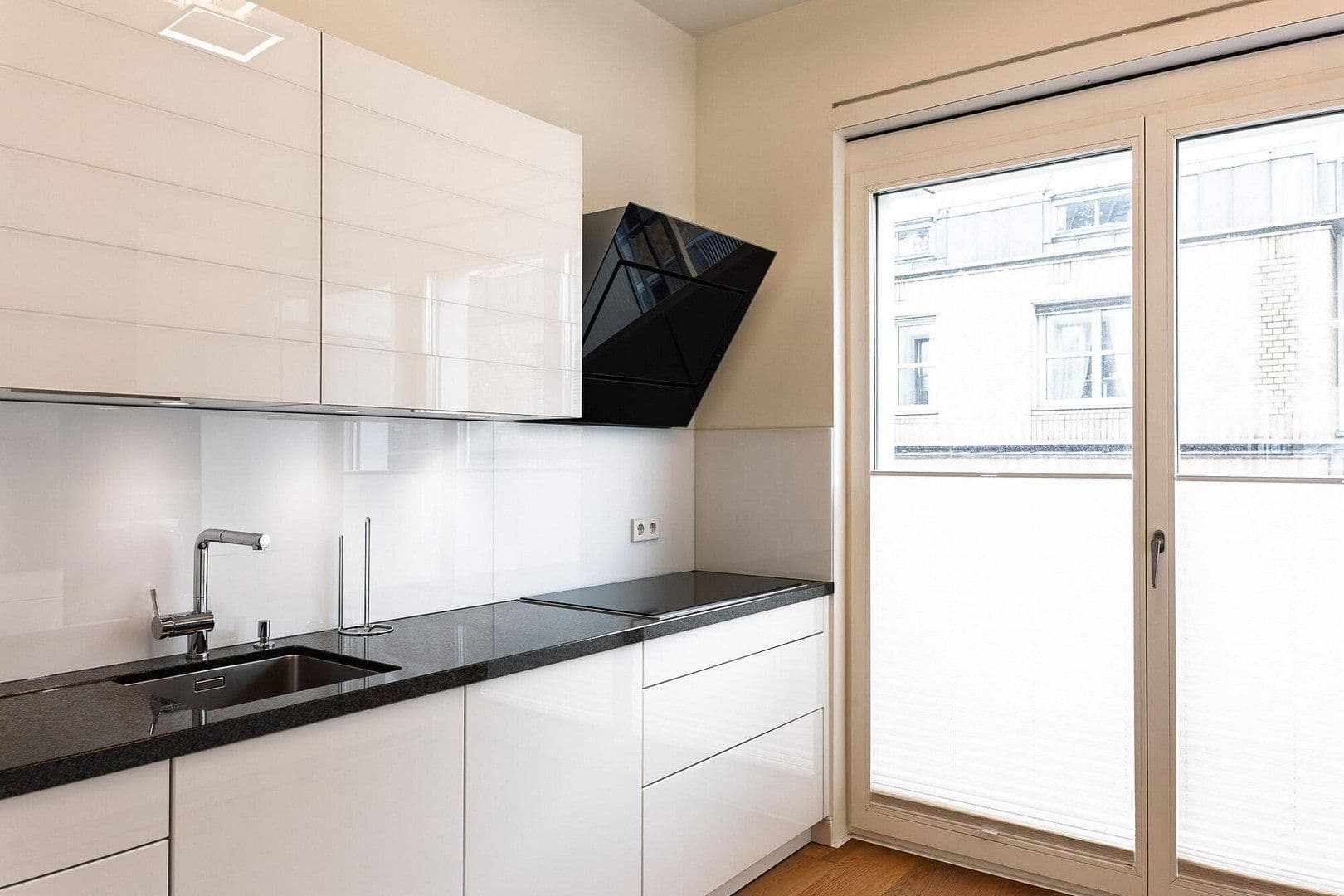 Prenájom bytu 2-izbový 84 m², Ratinger Straße 1, Düsseldorf, Severné Porýnie - Westfálsko Prenájom bytu 2-izbový 84 m², Ratinger Straße 1, Düsseldorf, Severné Porýnie - Westfálsko
