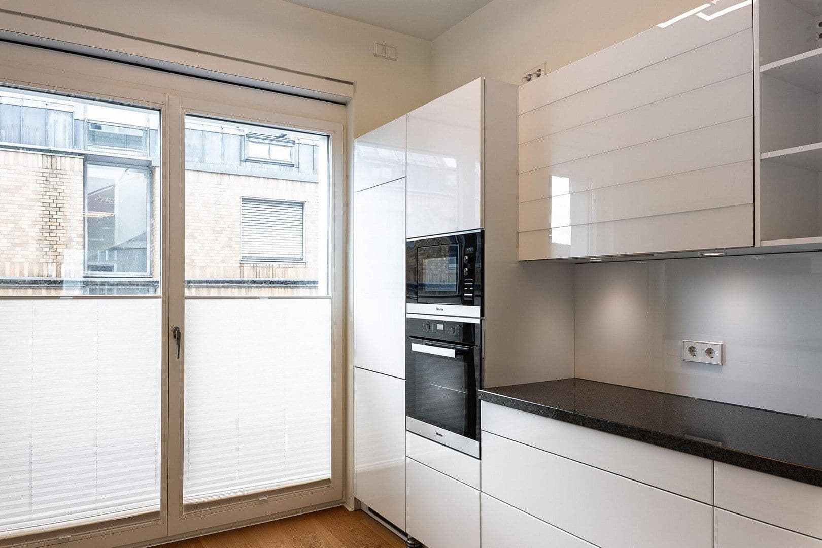 Prenájom bytu 2-izbový 84 m², Ratinger Straße 1, Düsseldorf, Severné Porýnie - Westfálsko Prenájom bytu 2-izbový 84 m², Ratinger Straße 1, Düsseldorf, Severné Porýnie - Westfálsko
