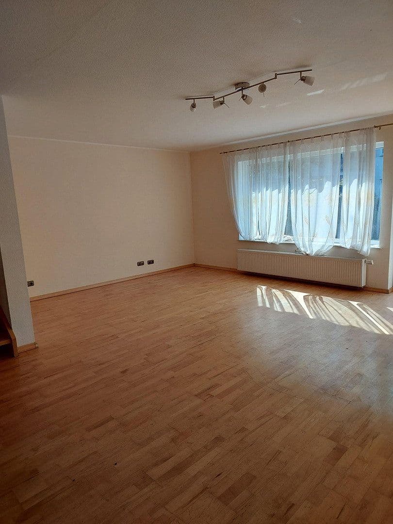 Predaj domu 159 m², pozemok 277 m², Kelsterbach, Hesensko Predaj domu 159 m², pozemok 277 m², Kelsterbach, Hesensko