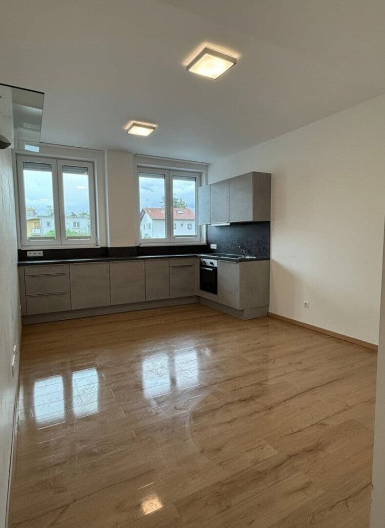 Prenájom bytu 1-izbový 30 m², Innsbruck, Tirolsko Prenájom bytu 1-izbový 30 m², Innsbruck, Tirolsko