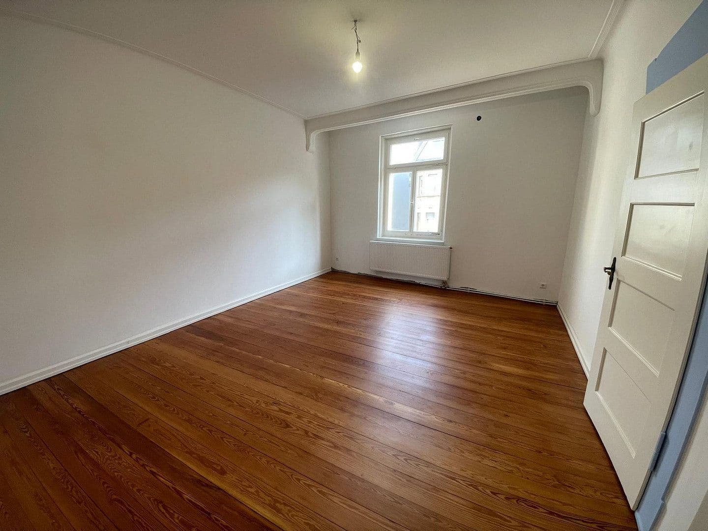 Prenájom bytu 2-izbový 65 m², Stuttgart, Bádensko-Wurttembersko Prenájom bytu 2-izbový 65 m², Stuttgart, Bádensko-Wurttembersko
