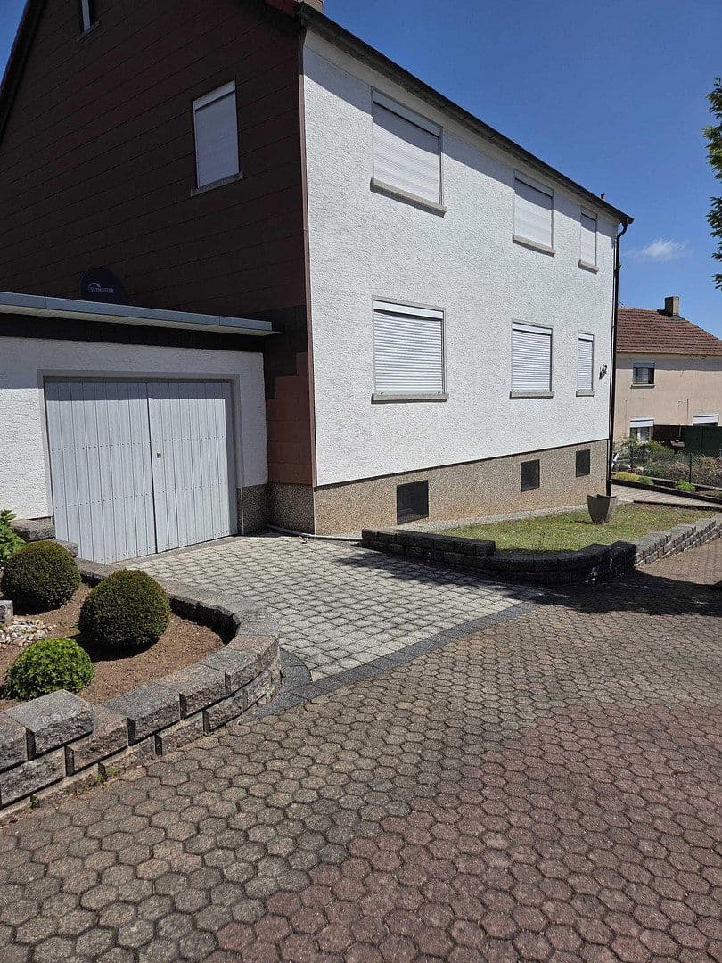 Predaj domu 151 m², pozemok 485 m², Schiffweiler, Sársko Predaj domu 151 m², pozemok 485 m², Schiffweiler, Sársko