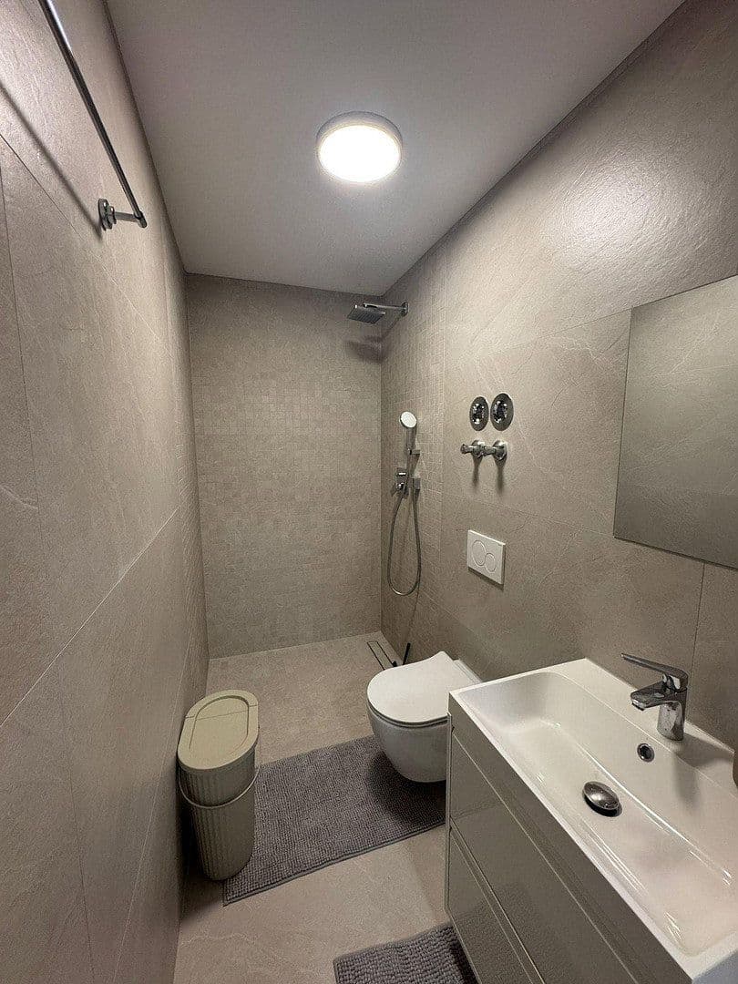Prenájom bytu 1-izbový 33 m², Leverkusen, Severné Porýnie - Westfálsko Prenájom bytu 1-izbový 33 m², Leverkusen, Severné Porýnie - Westfálsko