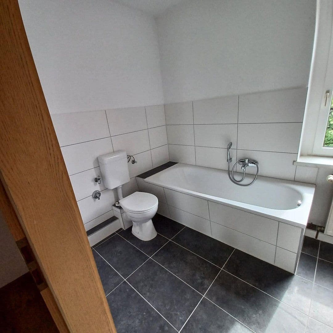 Prenájom bytu 2-izbový 67 m², Lengenfelder Straße 39, Zwickau, Sasko Prenájom bytu 2-izbový 67 m², Lengenfelder Straße 39, Zwickau, Sasko