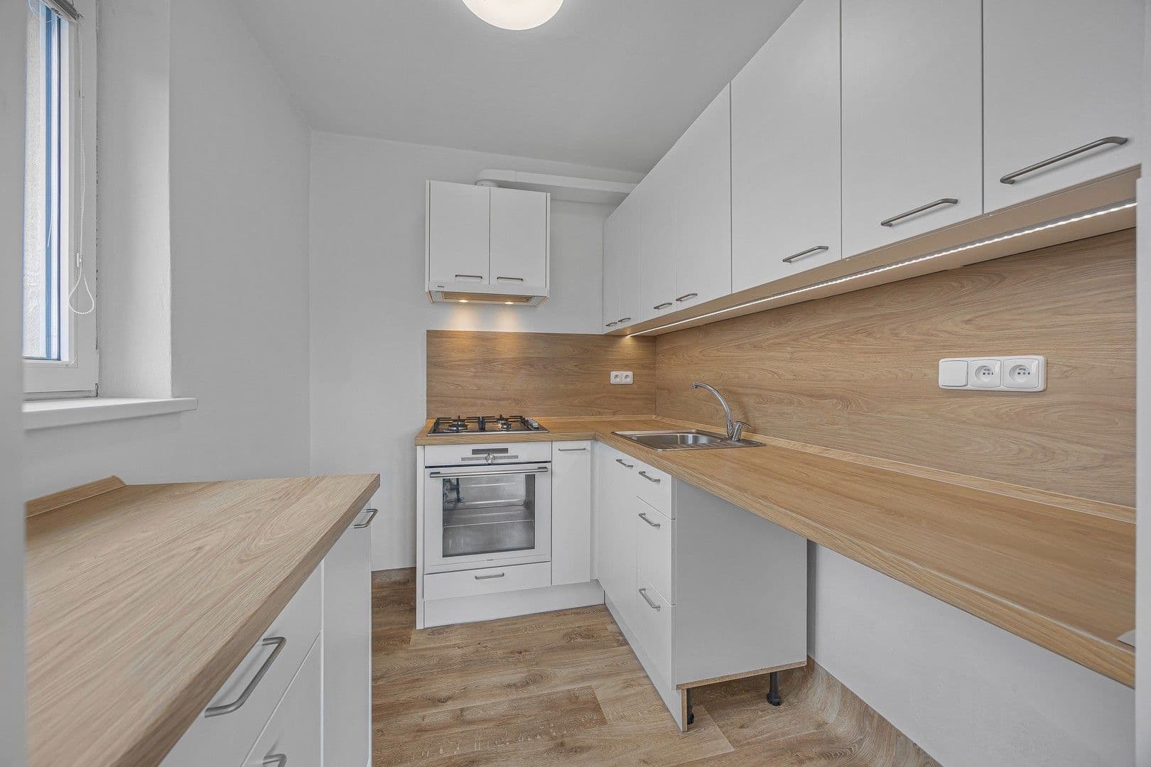 Prenájom bytu 3-izbový 56 m², Svojšovická, Praha, Praha Prenájom bytu 3-izbový 56 m², Svojšovická, Praha, Praha