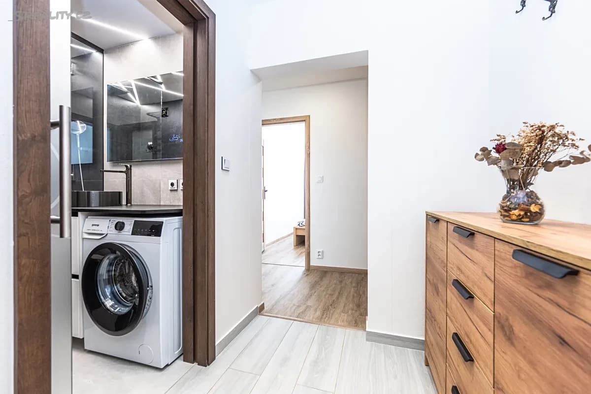 Prenájom bytu 2-izbový 41 m², Ciolkovského, Praha, Praha Prenájom bytu 2-izbový 41 m², Ciolkovského, Praha, Praha