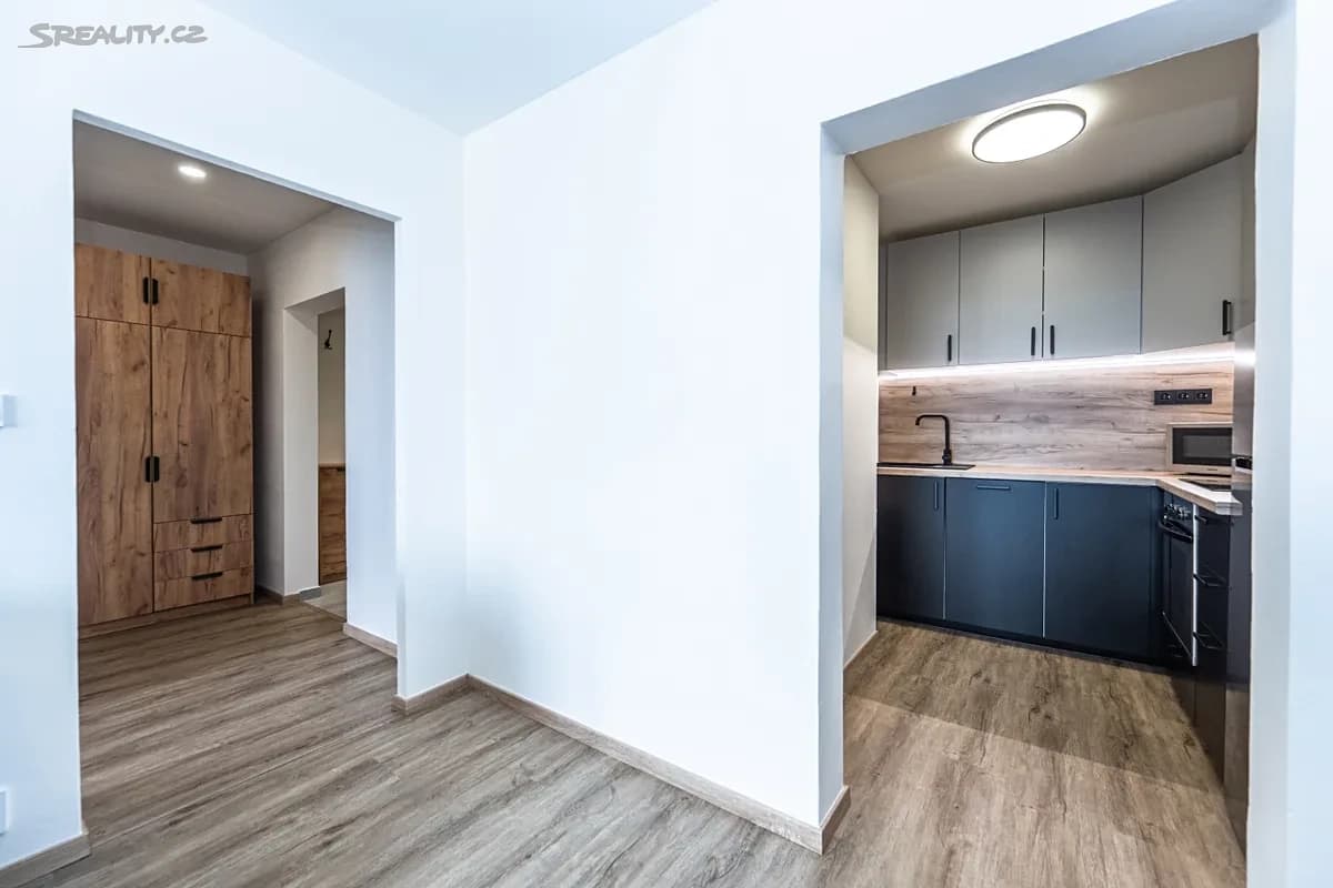 Prenájom bytu 2-izbový 41 m², Ciolkovského, Praha, Praha Prenájom bytu 2-izbový 41 m², Ciolkovského, Praha, Praha