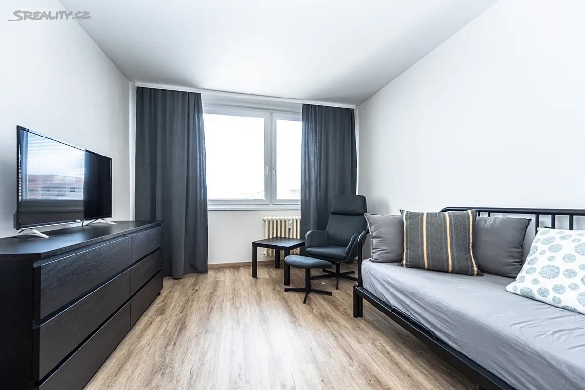 Prenájom bytu 2-izbový 41 m², Ciolkovského, Praha, Praha Prenájom bytu 2-izbový 41 m², Ciolkovského, Praha, Praha
