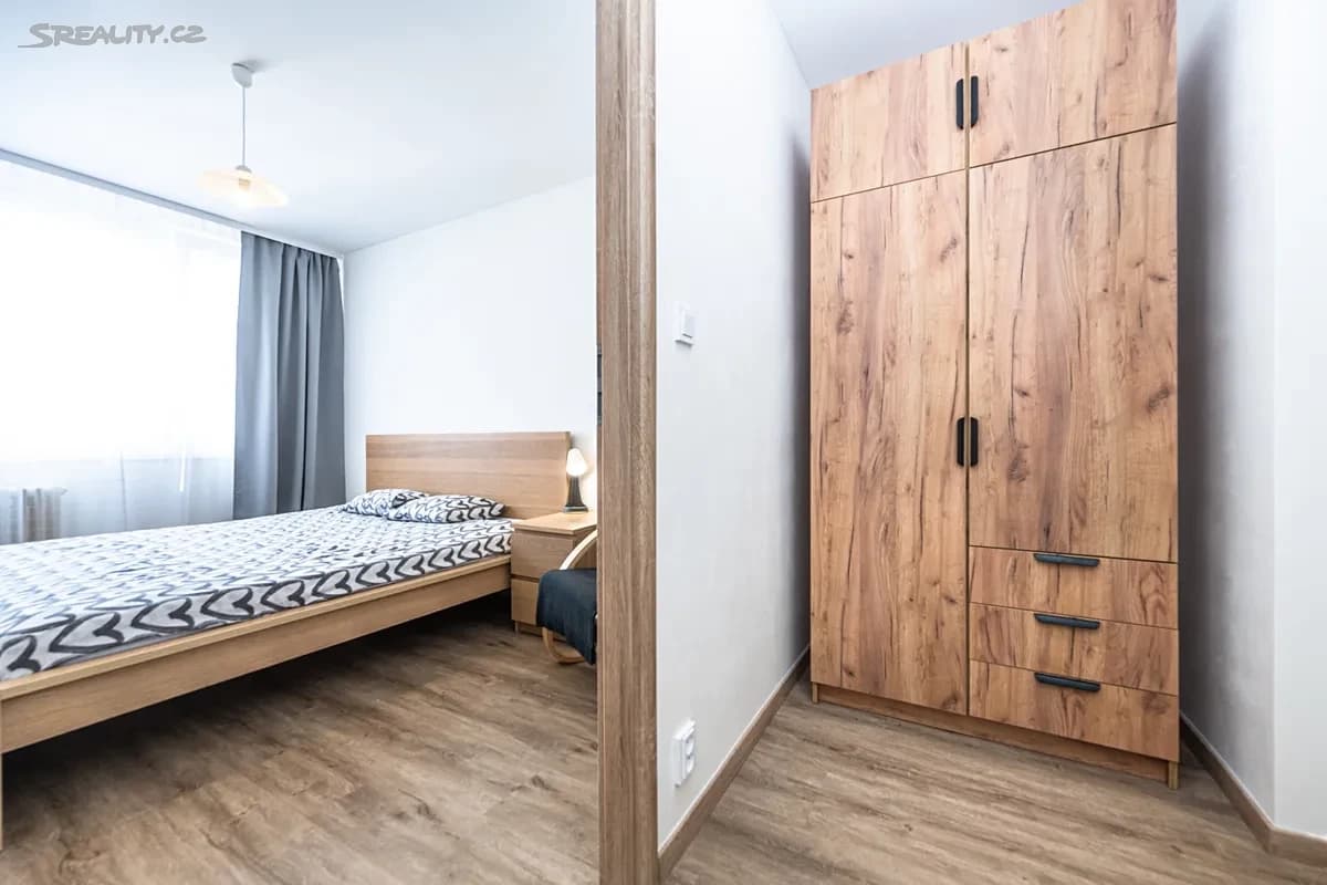 Prenájom bytu 2-izbový 41 m², Ciolkovského, Praha, Praha Prenájom bytu 2-izbový 41 m², Ciolkovského, Praha, Praha
