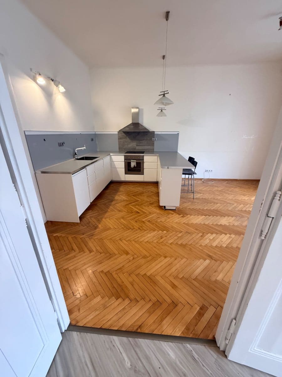 Prenájom bytu 3-izbový 75 m², Malířská, Praha, Praha Prenájom bytu 3-izbový 75 m², Malířská, Praha, Praha
