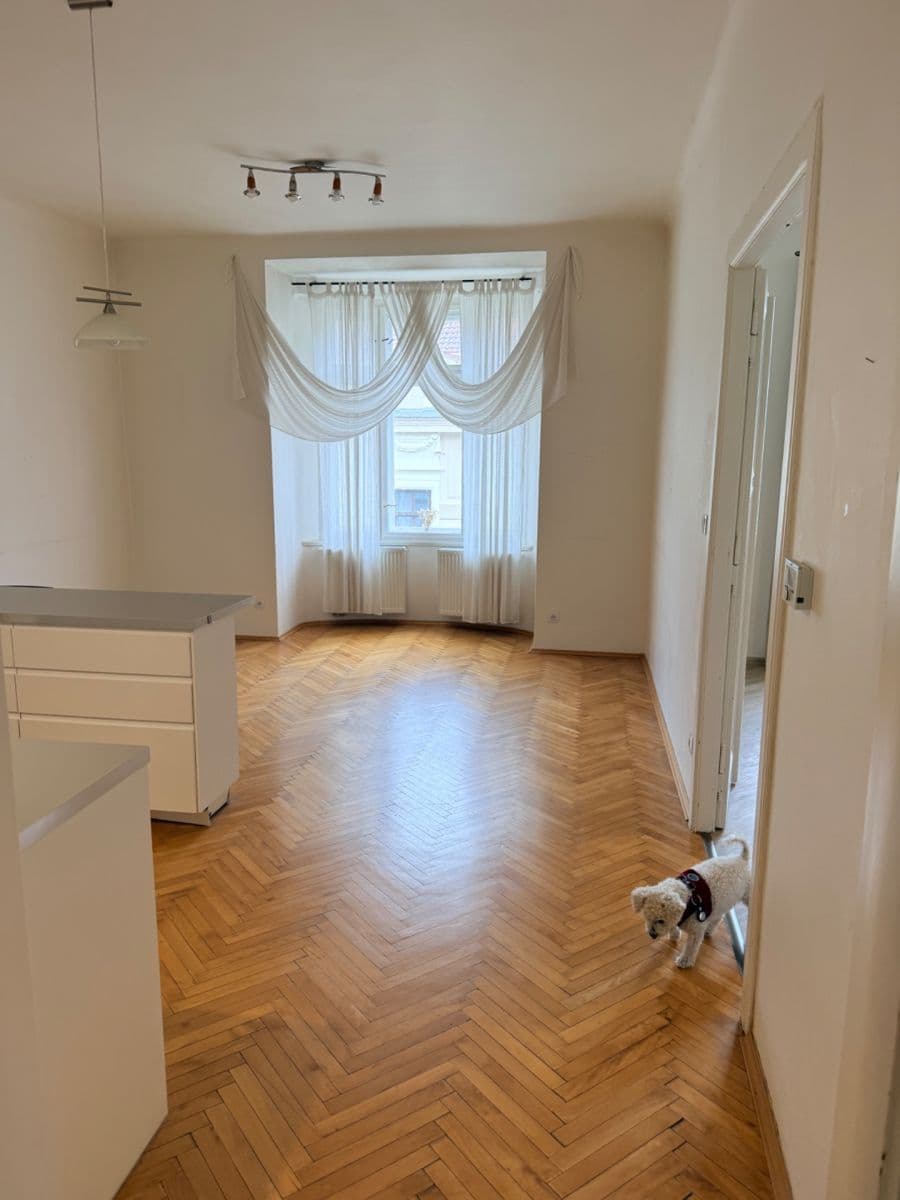 Prenájom bytu 3-izbový 75 m², Malířská, Praha, Praha Prenájom bytu 3-izbový 75 m², Malířská, Praha, Praha