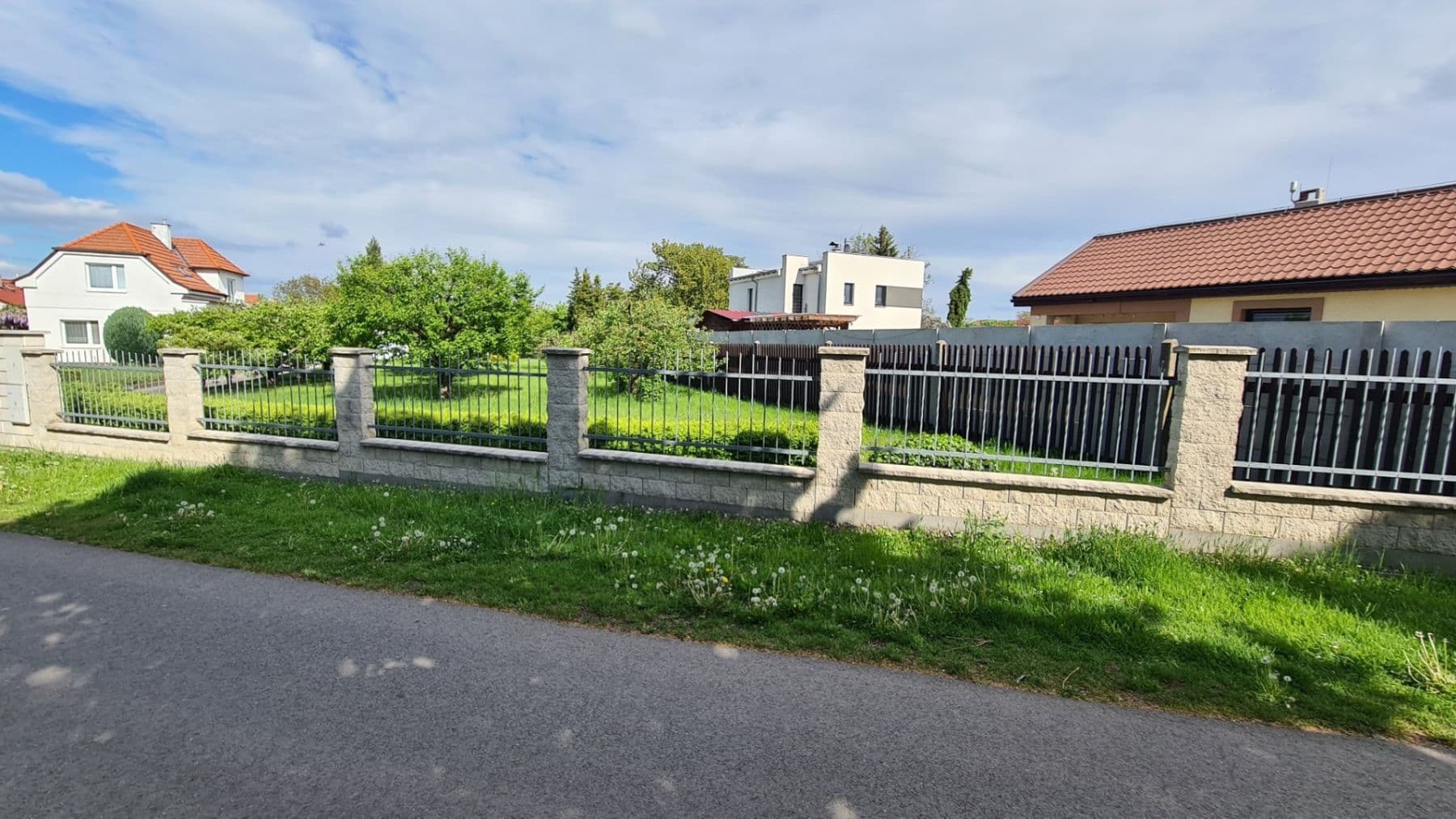 Predaj pozemku 832 m², Západní, Hovorčovice, Středočeský kraj Predaj pozemku 832 m², Západní, Hovorčovice, Středočeský kraj