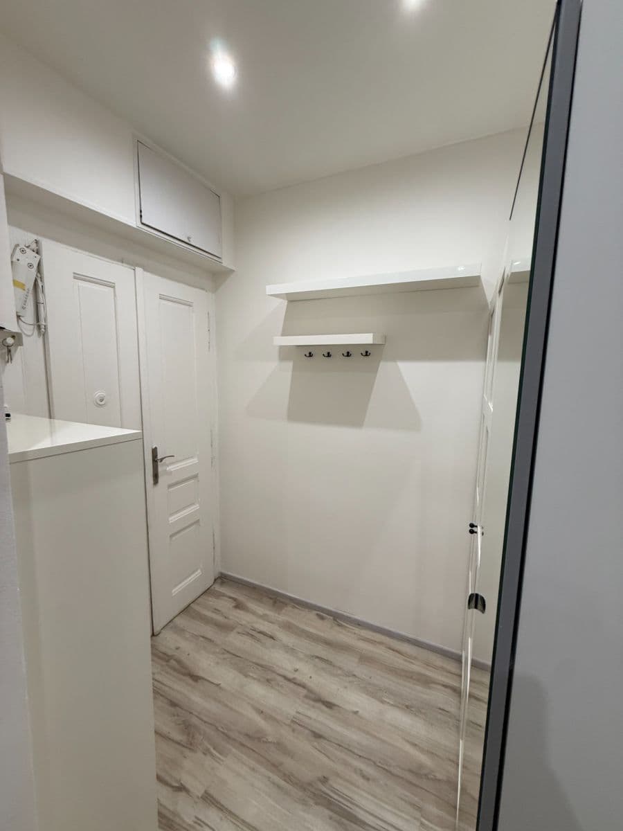 Prenájom bytu 2-izbový 58 m², Schnirchova, Praha, Praha Prenájom bytu 2-izbový 58 m², Schnirchova, Praha, Praha