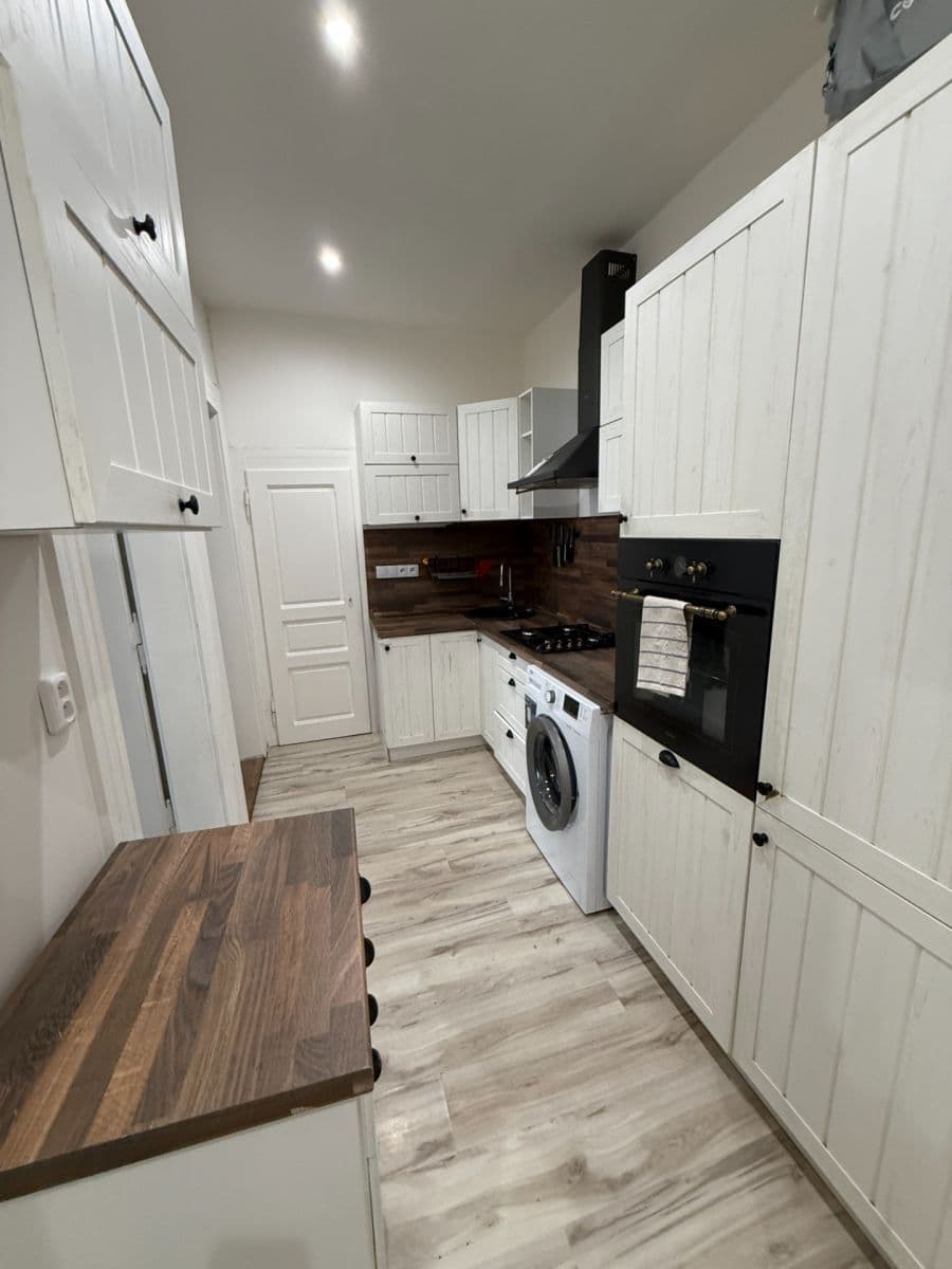 Prenájom bytu 2-izbový 58 m², Schnirchova, Praha, Praha Prenájom bytu 2-izbový 58 m², Schnirchova, Praha, Praha