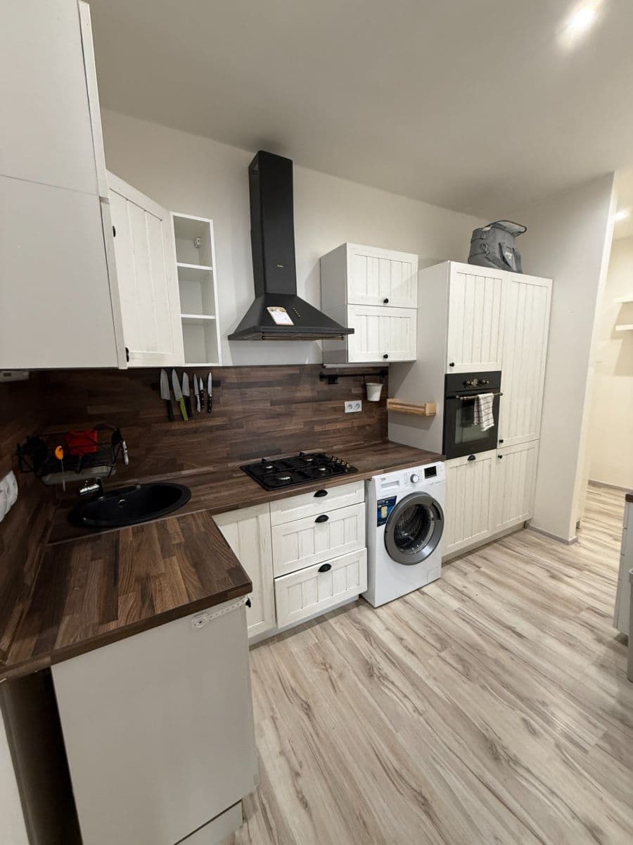 Prenájom bytu 2-izbový 58 m², Schnirchova, Praha, Praha Prenájom bytu 2-izbový 58 m², Schnirchova, Praha, Praha