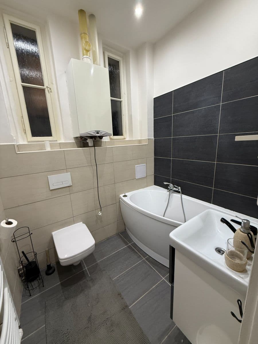 Prenájom bytu 2-izbový 58 m², Schnirchova, Praha, Praha Prenájom bytu 2-izbový 58 m², Schnirchova, Praha, Praha