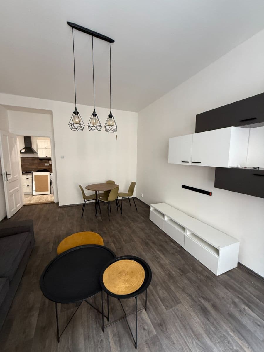 Prenájom bytu 2-izbový 58 m², Schnirchova, Praha, Praha Prenájom bytu 2-izbový 58 m², Schnirchova, Praha, Praha