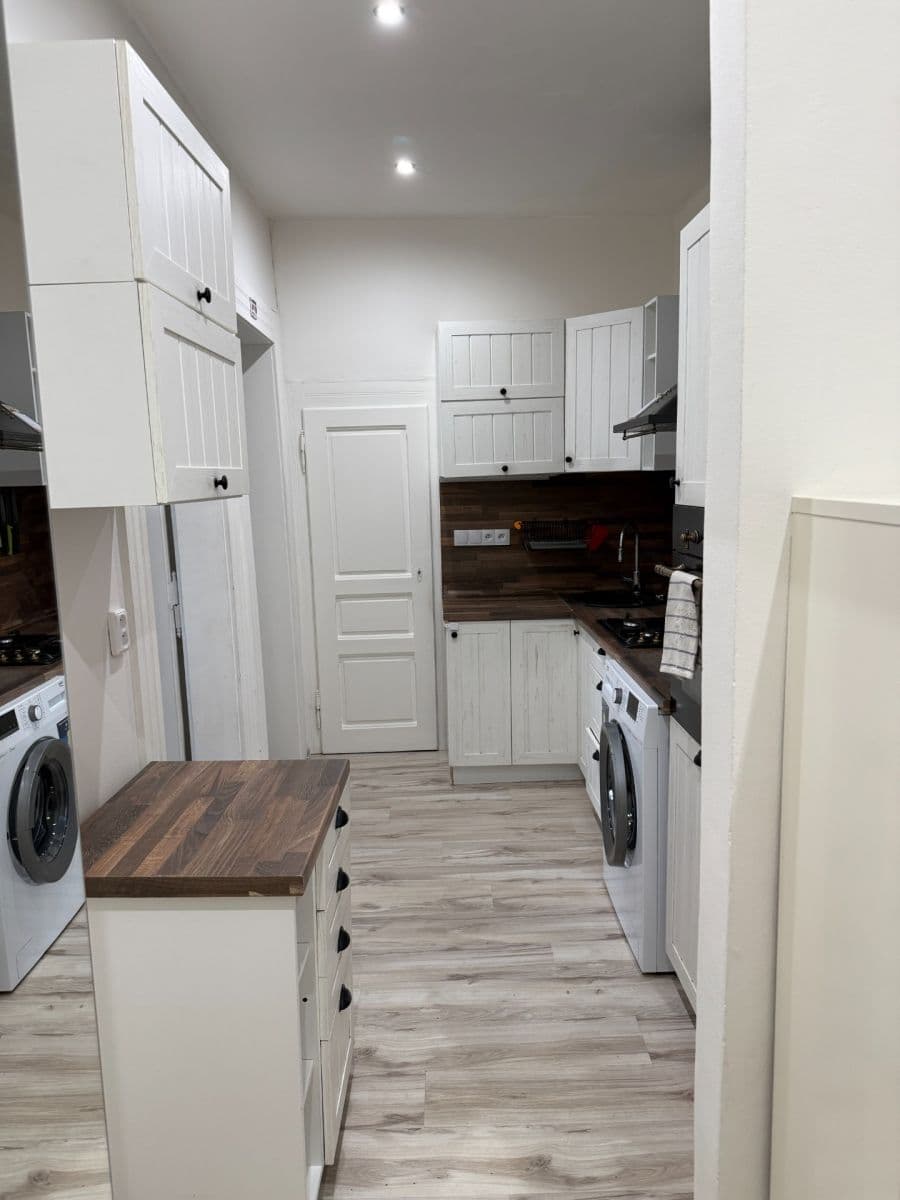 Prenájom bytu 2-izbový 58 m², Schnirchova, Praha, Praha Prenájom bytu 2-izbový 58 m², Schnirchova, Praha, Praha