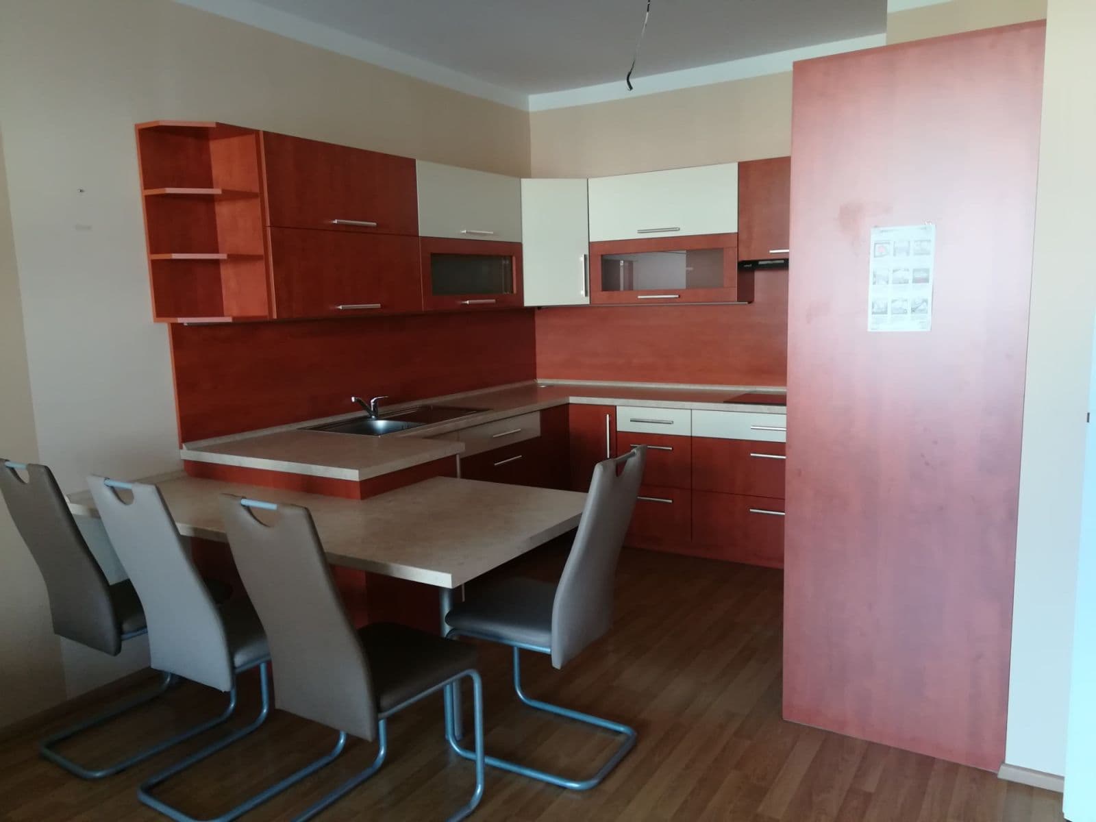 Prenájom bytu 2-izbový 55 m², Československého exilu, Praha, Praha Prenájom bytu 2-izbový 55 m², Československého exilu, Praha, Praha
