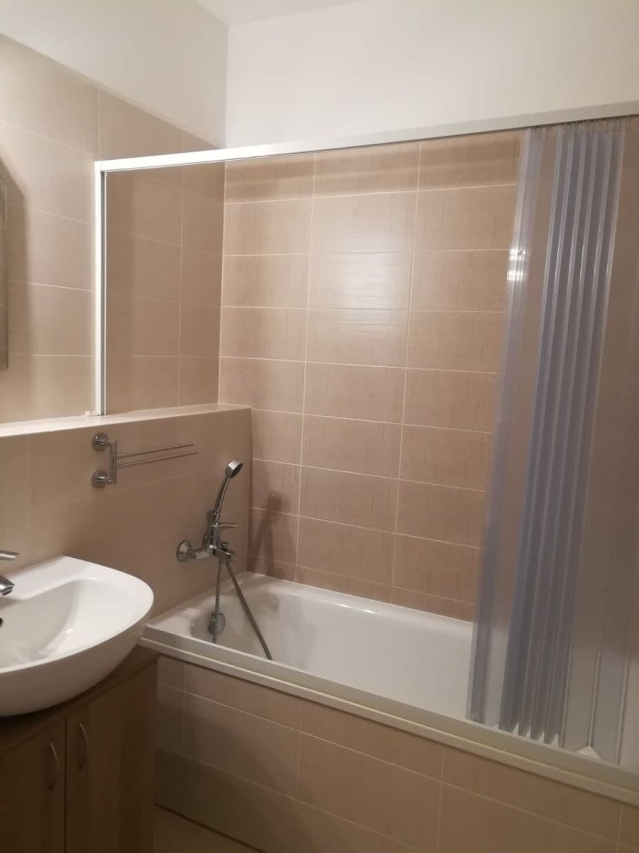 Prenájom bytu 2-izbový 55 m², Československého exilu, Praha, Praha Prenájom bytu 2-izbový 55 m², Československého exilu, Praha, Praha
