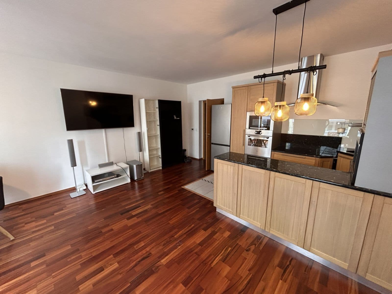 Prenájom bytu 2-izbový 62 m², Jeseniova, Praha, Praha Prenájom bytu 2-izbový 62 m², Jeseniova, Praha, Praha