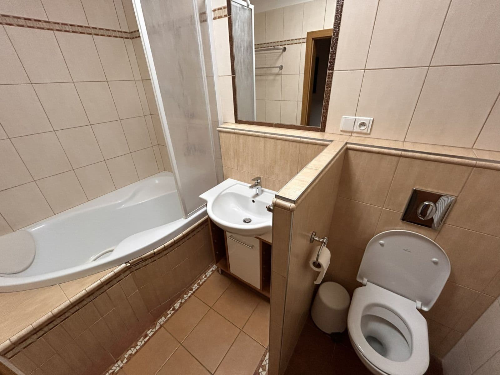 Prenájom bytu 2-izbový 62 m², Jeseniova, Praha, Praha Prenájom bytu 2-izbový 62 m², Jeseniova, Praha, Praha