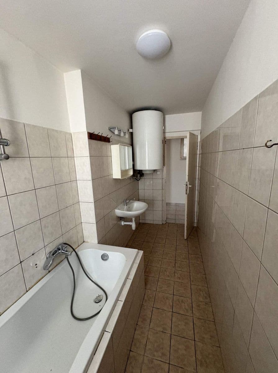 Prenájom bytu 3-izbový 103 m², Čs. armády, Žamberk, Pardubický kraj Prenájom bytu 3-izbový 103 m², Čs. armády, Žamberk, Pardubický kraj