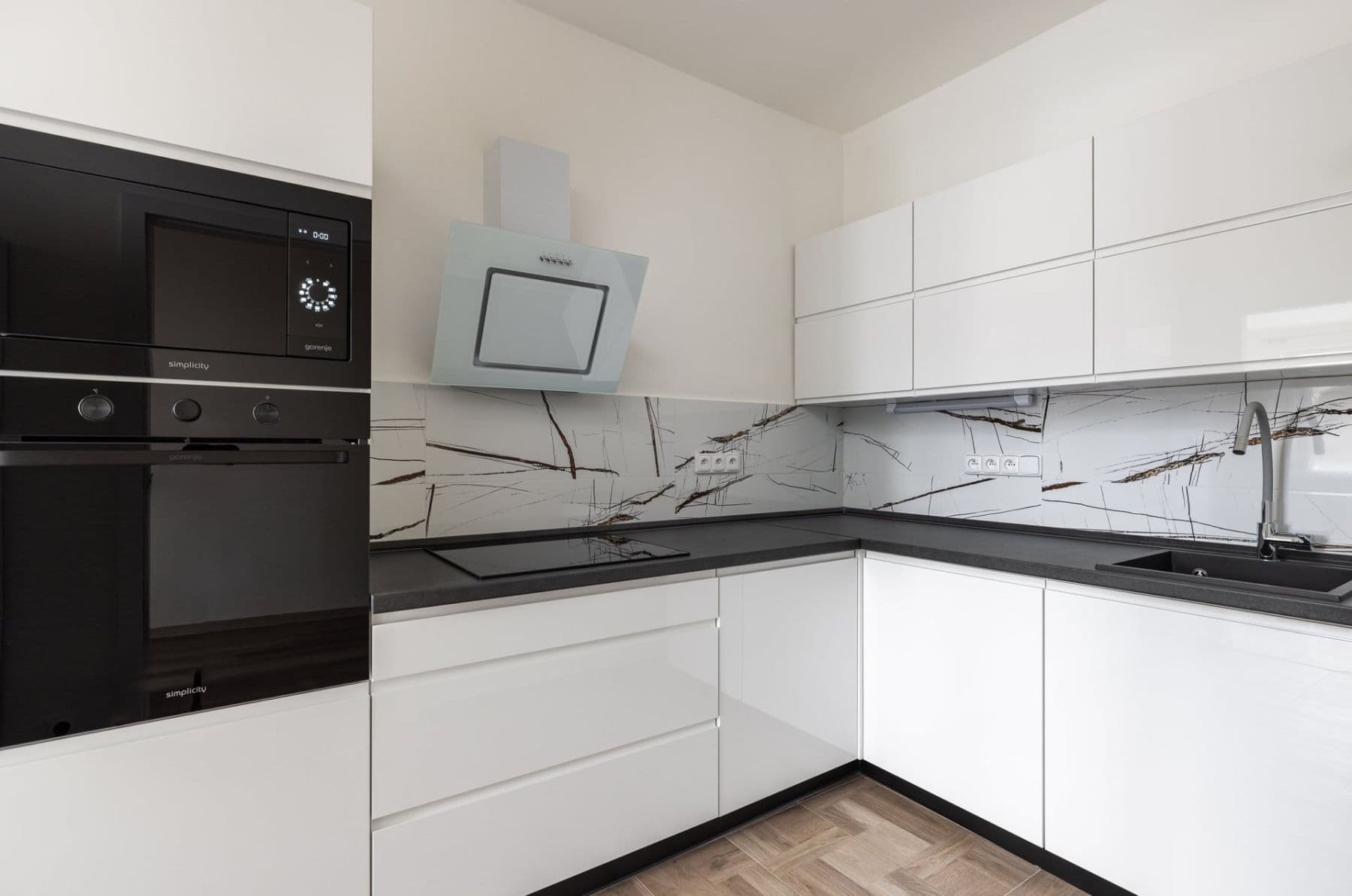 Prenájom bytu 2-izbový 74 m², Trojská, Praha, Praha Prenájom bytu 2-izbový 74 m², Trojská, Praha, Praha