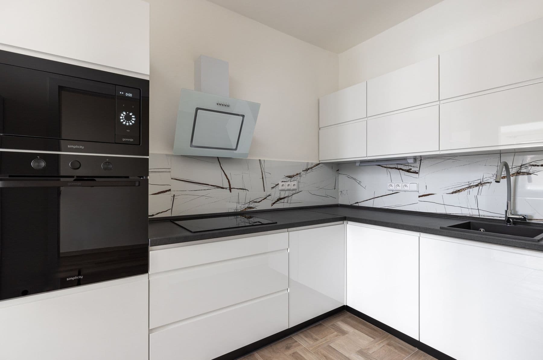 Prenájom bytu 2-izbový 74 m², Trojská, Praha, Praha Prenájom bytu 2-izbový 74 m², Trojská, Praha, Praha
