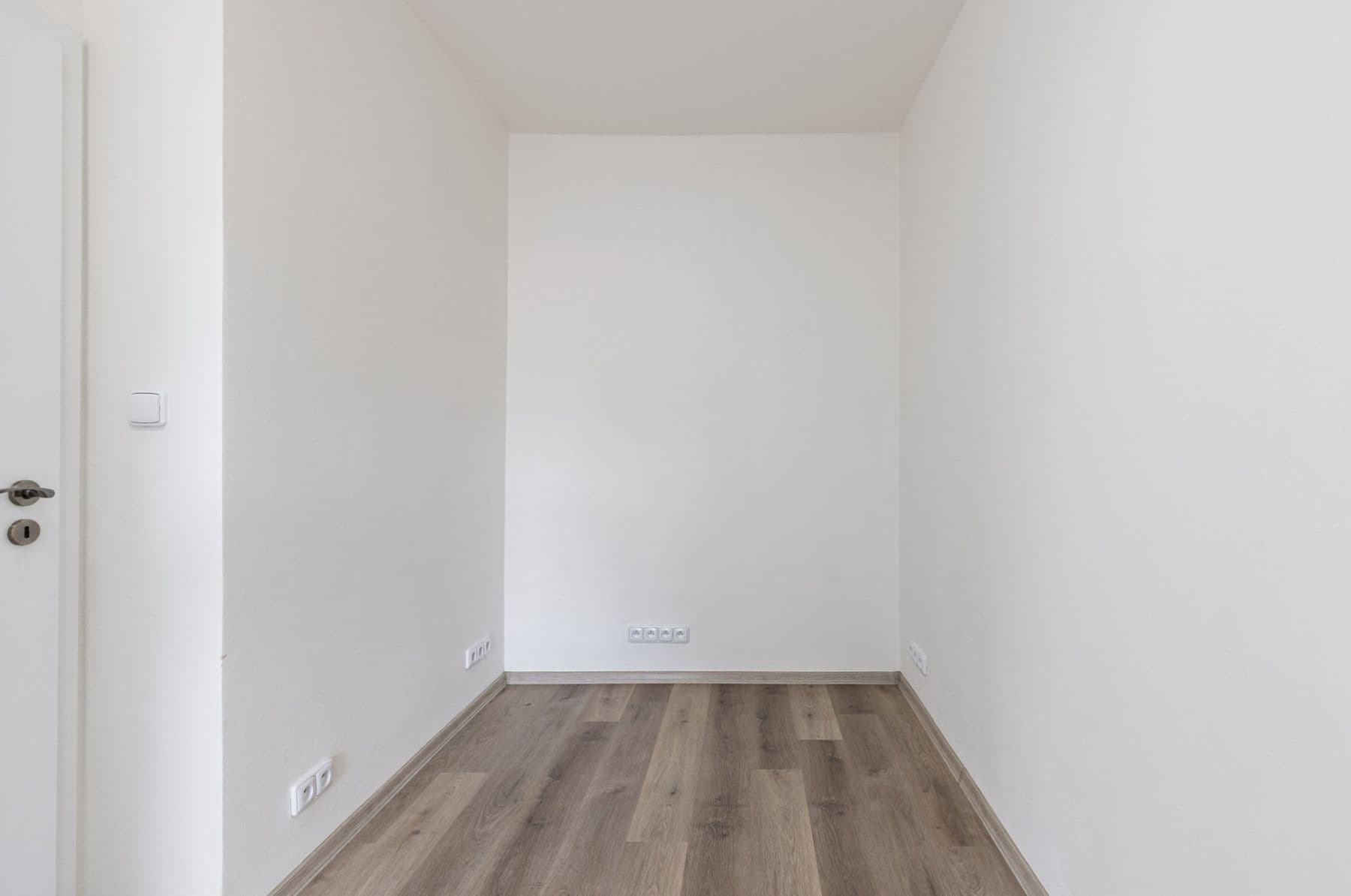 Prenájom bytu 2-izbový 74 m², Trojská, Praha, Praha Prenájom bytu 2-izbový 74 m², Trojská, Praha, Praha