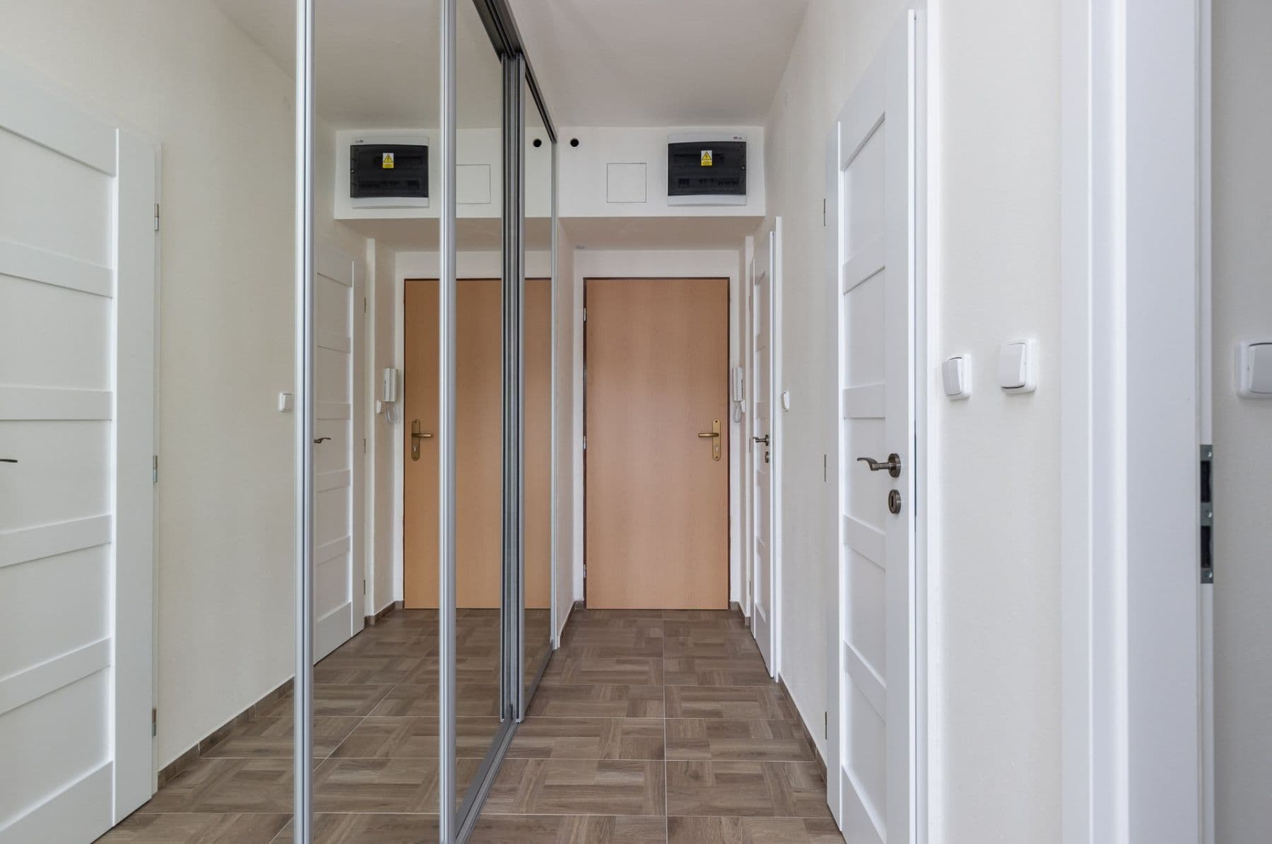 Prenájom bytu 2-izbový 74 m², Trojská, Praha, Praha Prenájom bytu 2-izbový 74 m², Trojská, Praha, Praha